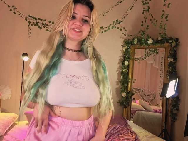 EmmaBuns live cam on BongaCams