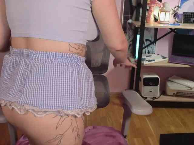 EmmaBuns webcam