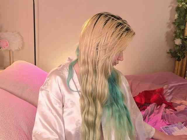 EmmaBuns webcam