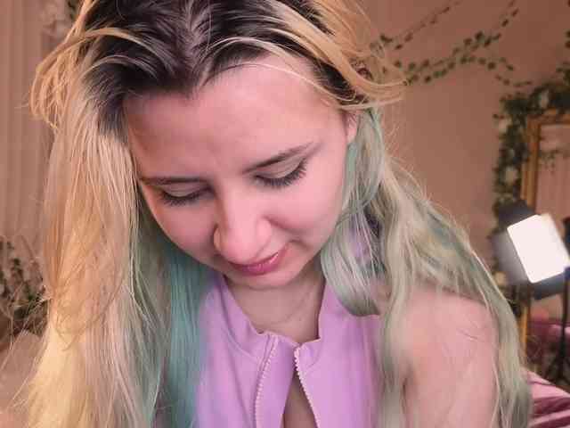 EmmaBuns webcam