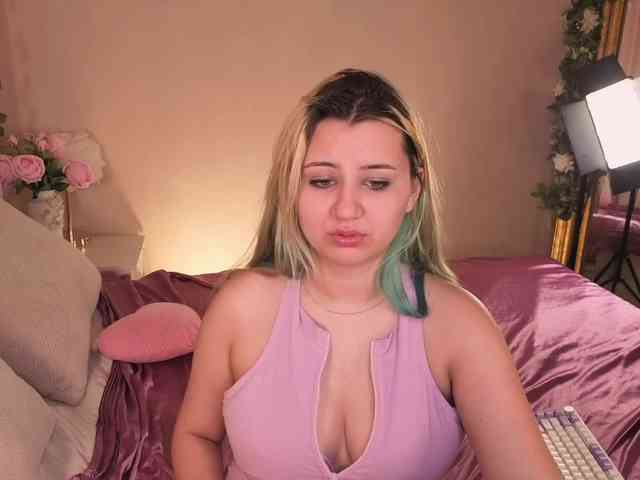 EmmaBuns webcam