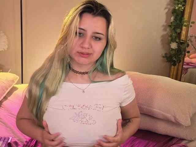 EmmaBuns webcam