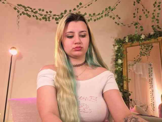 EmmaBuns webcam