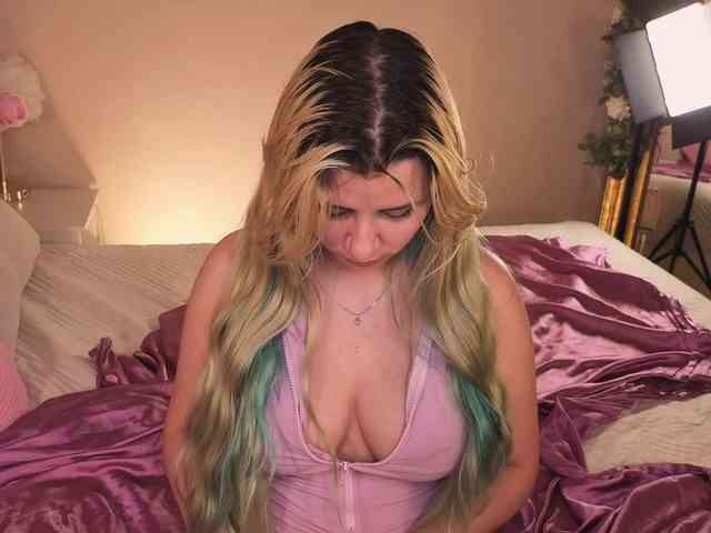 EmmaBuns webcam