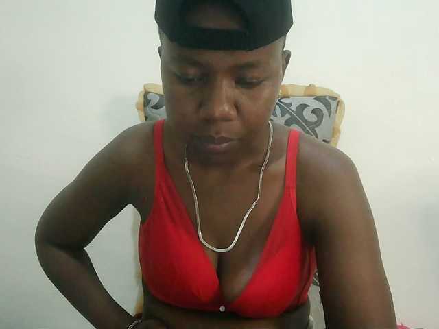 Blackdoll1 live cam
