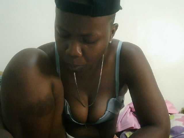 Blackdoll1 live cam on BongaCams