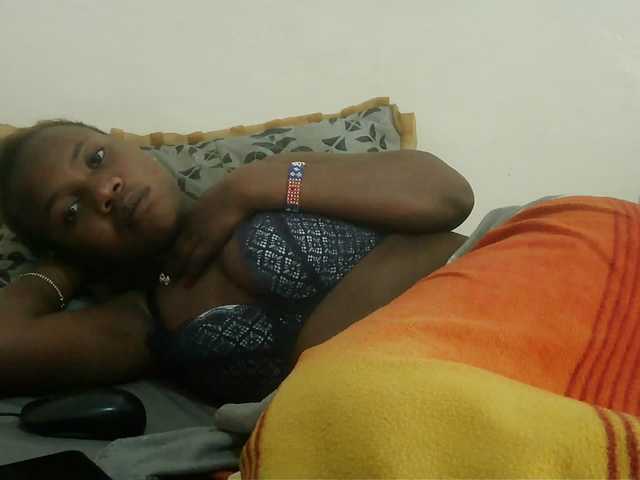 Blackdoll1, en directo ahora en BongaCams