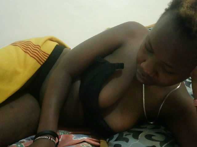 Blackdoll1 live cam on BongaCams