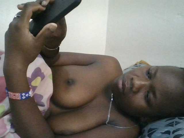 le modèle Blackdoll1 est en webcam porno dans un show sur le site bongacams, il possède les tags suivants: Ebony,Brunette,Hairy