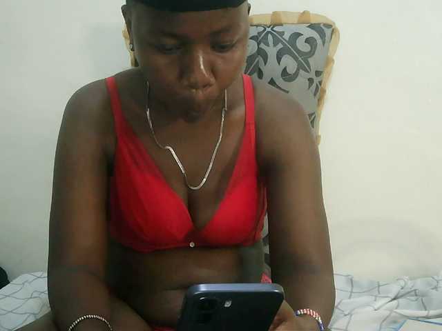 Blackdoll1 live cam
