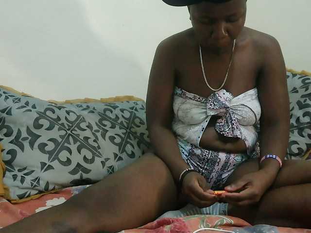 Blackdoll1 live cam on