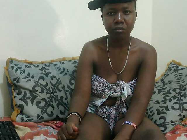 Blackdoll1 live cam on