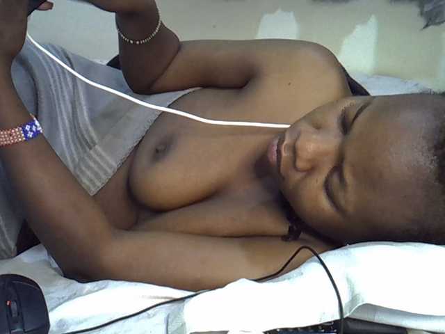 Blackdoll1 live cam on BongaCams