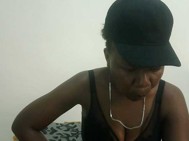 Blackdoll1 live cam on BongaCams