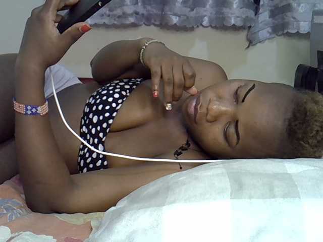 Blackdoll1 live cam on BongaCams