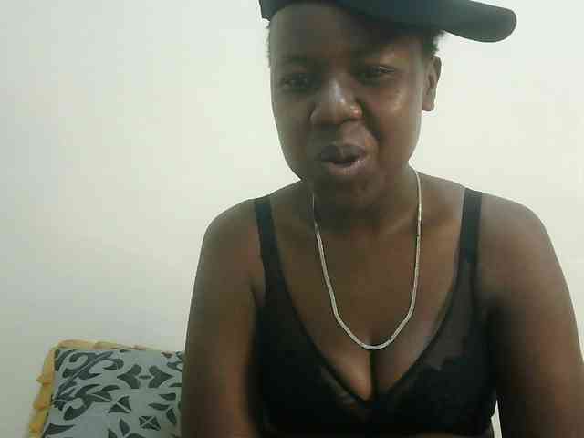 Blackdoll1 webcam