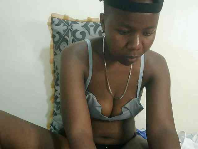 Blackdoll1 webcam