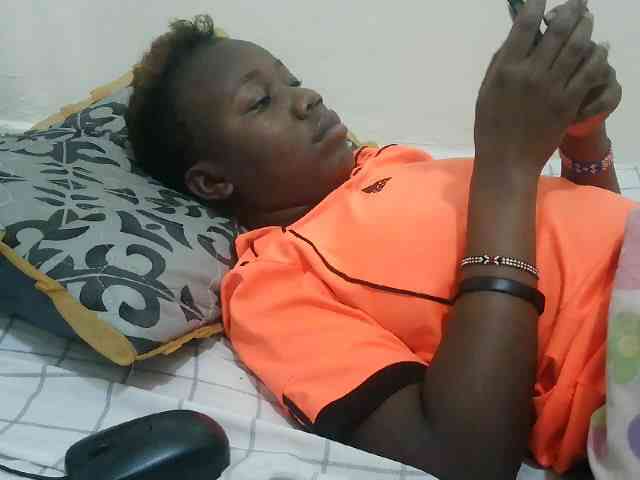 Blackdoll1 webcam