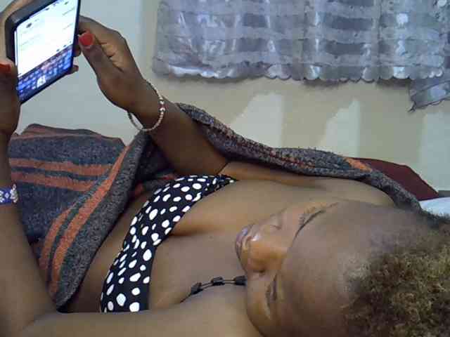 Blackdoll1 webcam