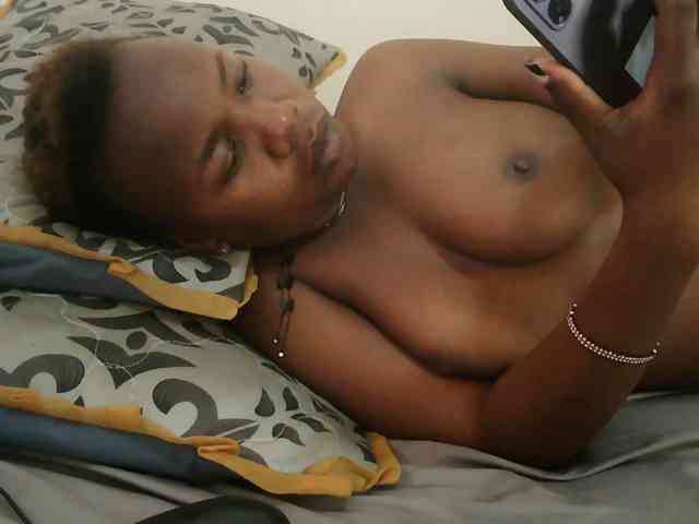 Blackdoll1 webcam