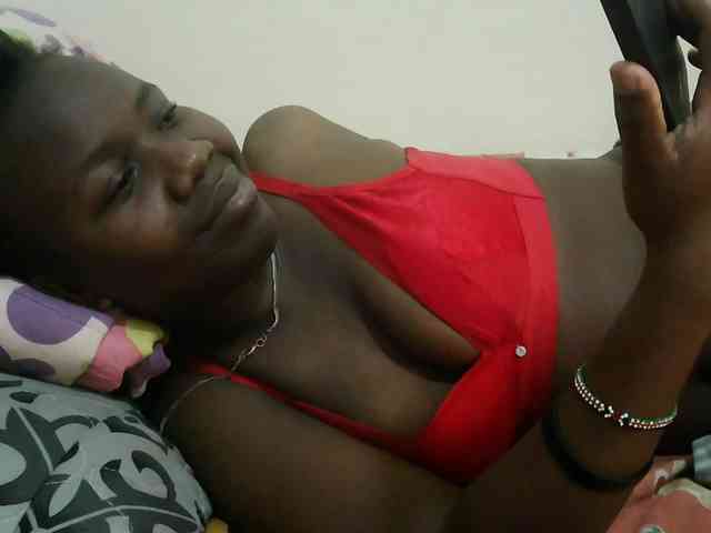 Blackdoll1 webcam