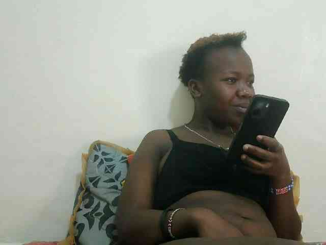 Blackdoll1 webcam