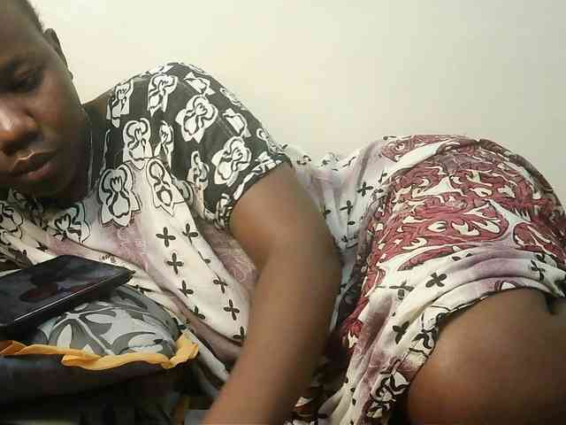 Blackdoll1 webcam