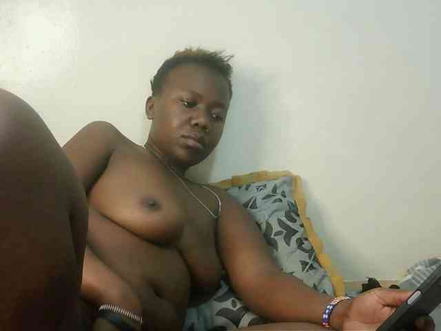 Blackdoll1 webcam