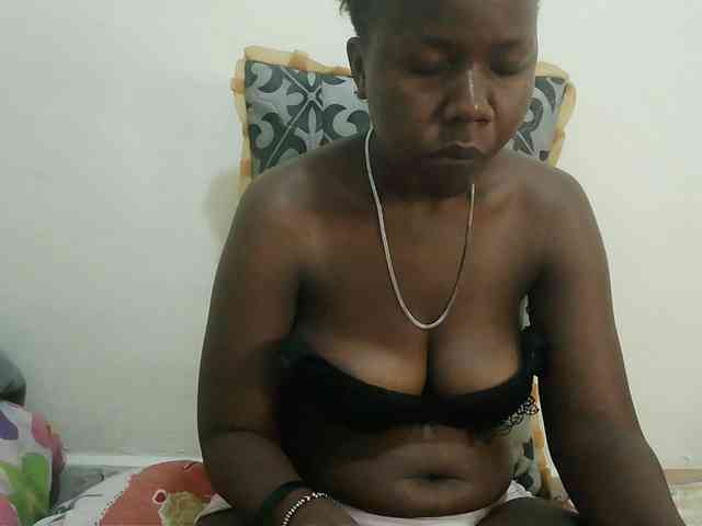 Blackdoll1 webcam