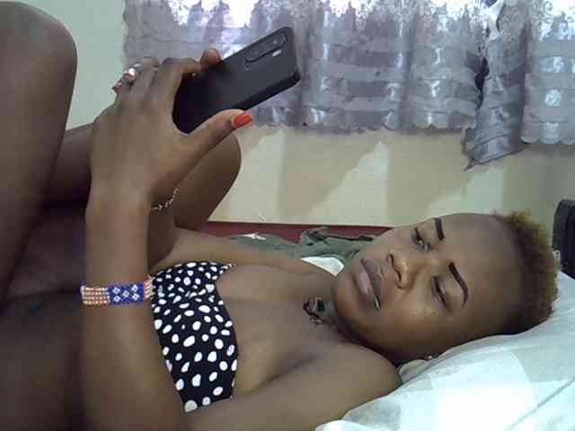 Blackdoll1 webcam