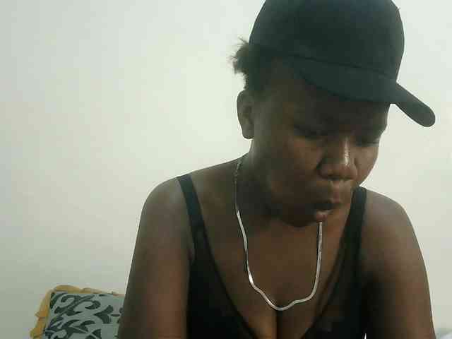 Blackdoll1 webcam