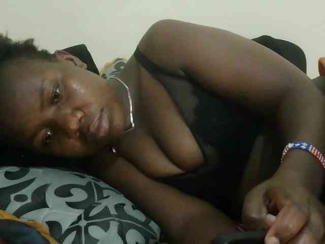 Blackdoll1 webcam