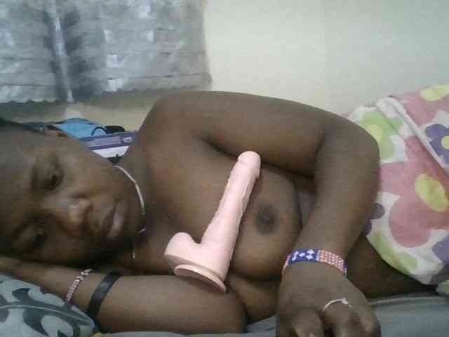 Blackdoll1 webcam