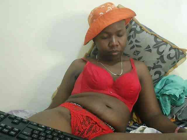 Blackdoll1 webcam