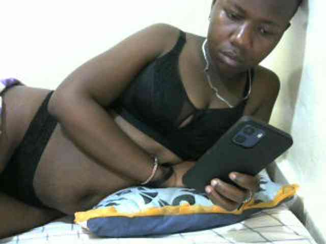 Blackdoll1 webcam