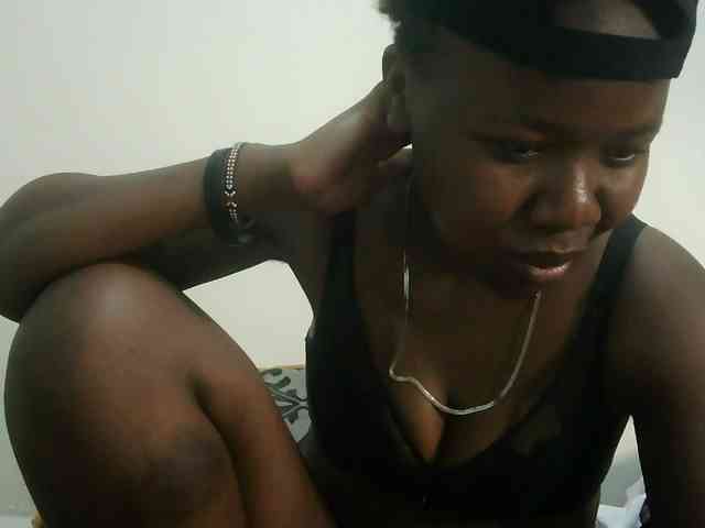 Blackdoll1 webcam