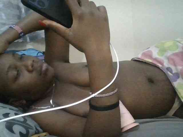 Blackdoll1 webcam