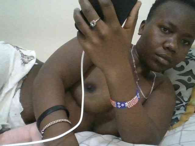 Blackdoll1 webcam