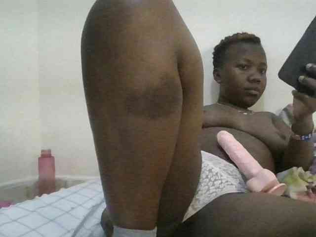Blackdoll1 webcam