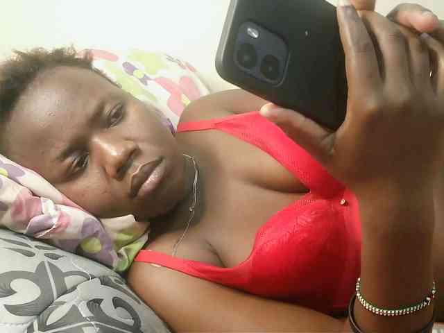 Blackdoll1 webcam