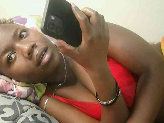 Blackdoll1 webcam
