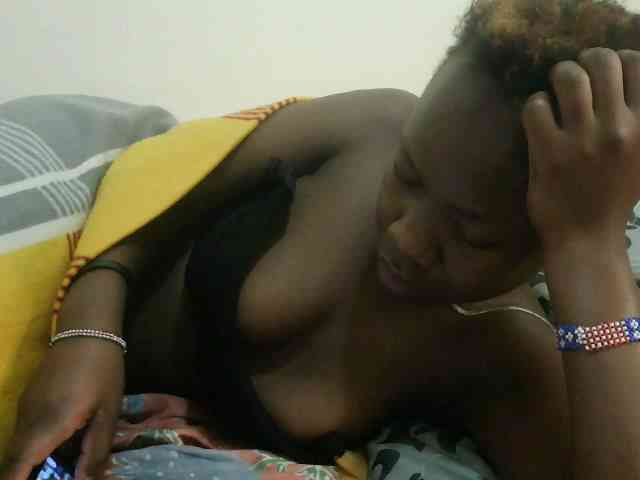 Blackdoll1 webcam