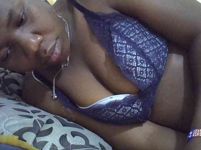 Blackdoll1 webcam