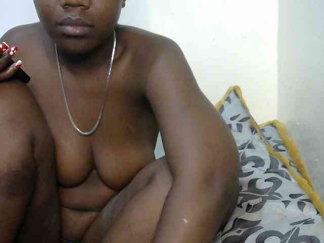 Blackdoll1 webcam