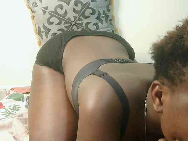 Blackdoll1 webcam
