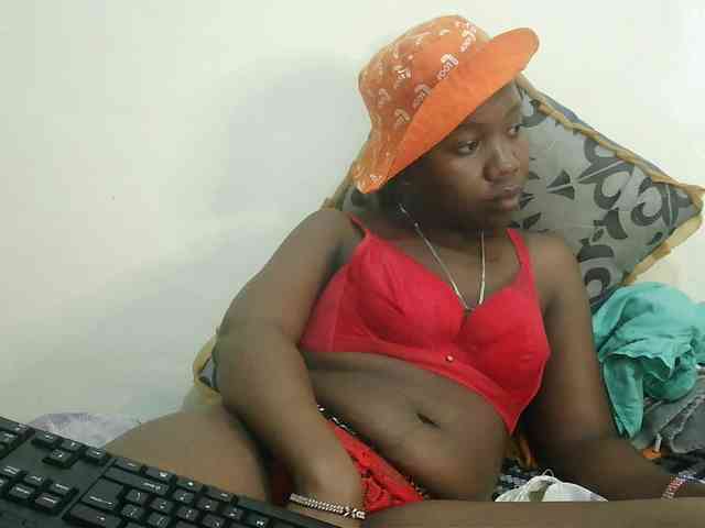 Blackdoll1 webcam