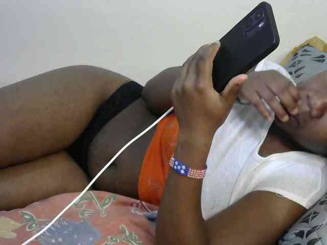 Blackdoll1 webcam