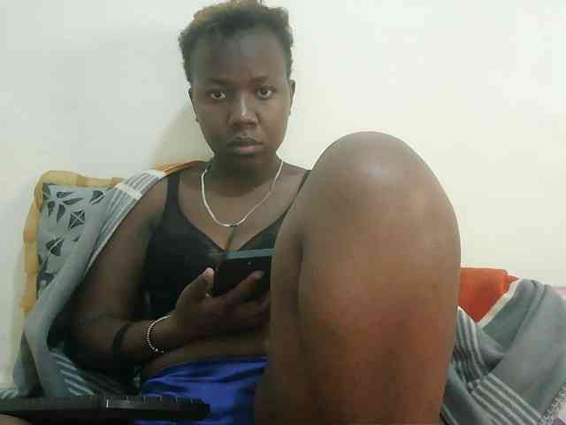 Blackdoll1 webcam