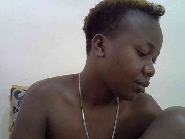 Blackdoll1 webcam