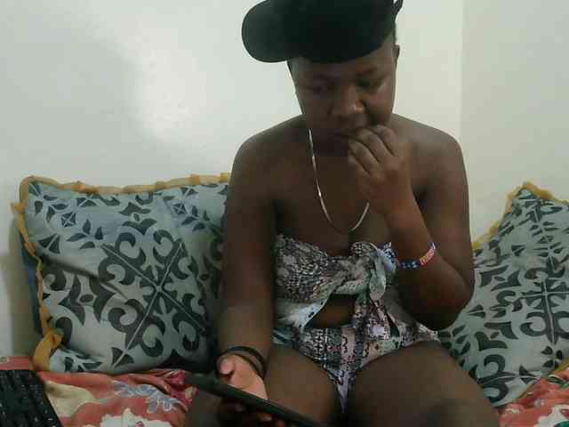 Blackdoll1 webcam